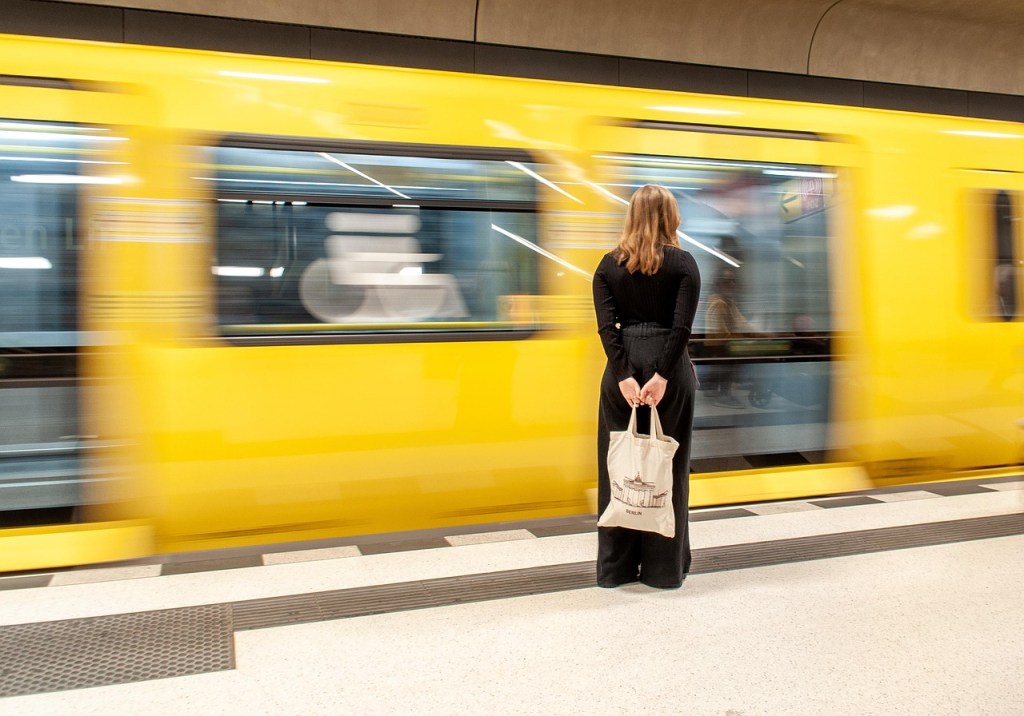 Daily Dose of #Poetry – Today’s Poem: Leaving the Station 
